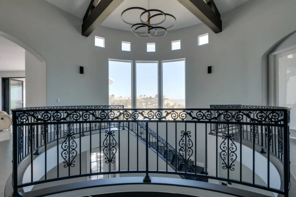 Balcony with a view of the hills.